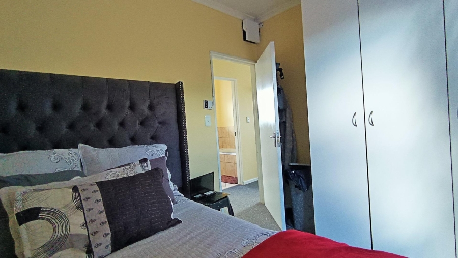 2 Bedroom Property for Sale in The Connifers Western Cape
